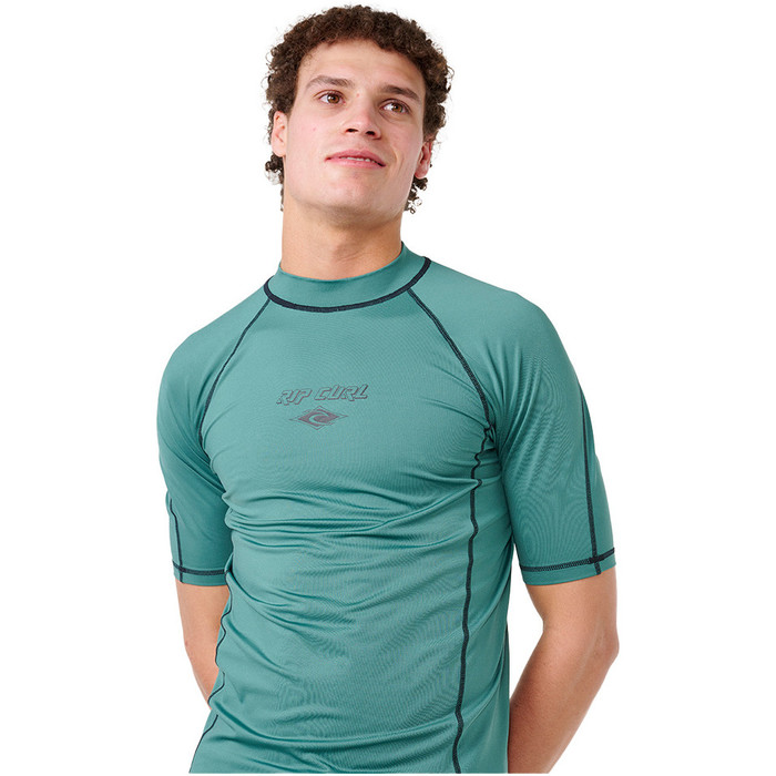 2023 Rip Curl Mnner Fade Out UPF Performance Kurzrmelige Lycra-Weste 145MRV - Washed Green